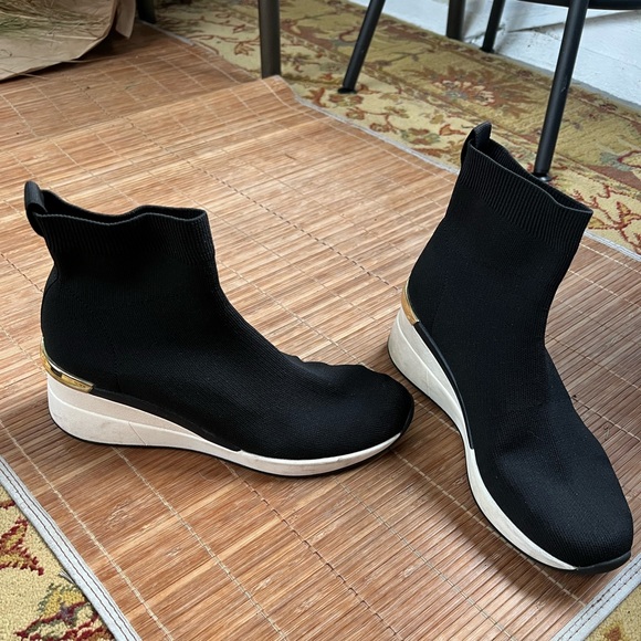 SOLD Sz 8 stretch ankle runners - Picture 1 of 7